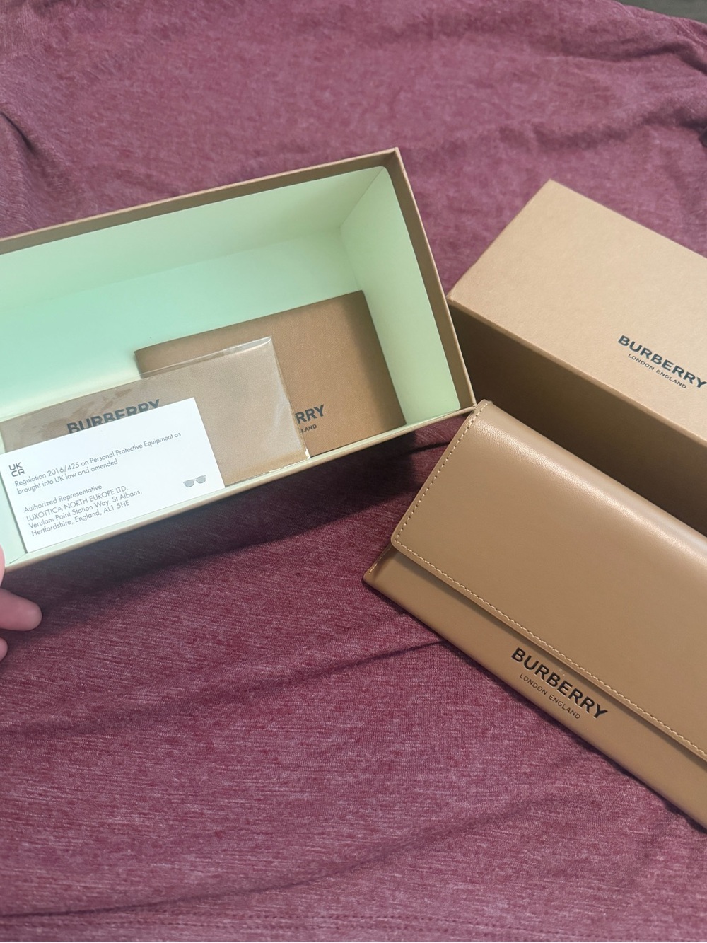 NIB Burberry Daphne Sunglasses Light Gold - Picture 4 of 7